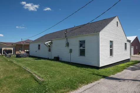 214 1st Street Keystone IA 52249