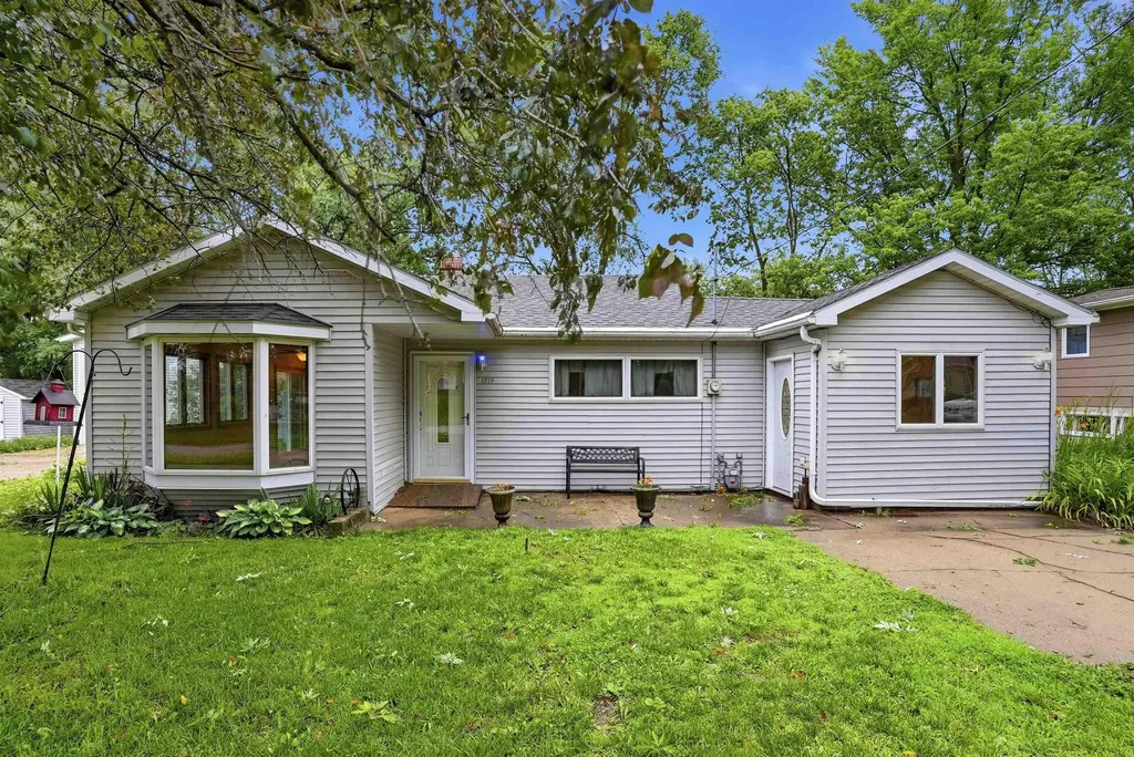1219 Western Avenue Cedar Falls IA 50613