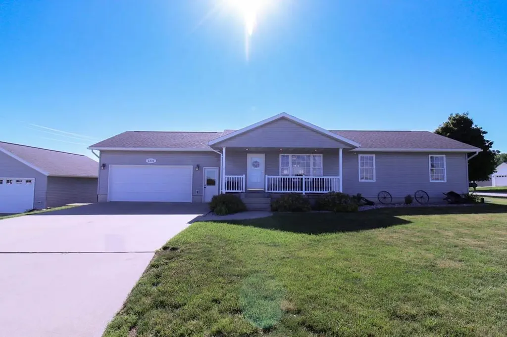 1301 1st Street Grundy Center IA 50638