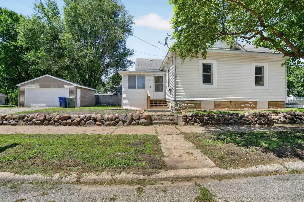 499 Columbia Street Waterloo IA 50703