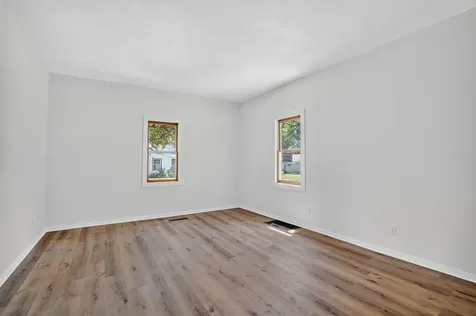 499 Columbia Street Waterloo IA 50703