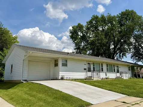 1043-1045 Minnesota Street Waterloo IA 50702