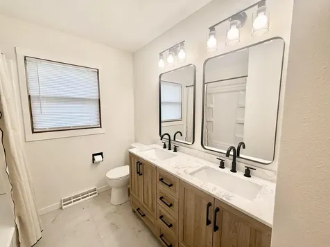 3867 Cedar Terrace Drive Waterloo IA 50702