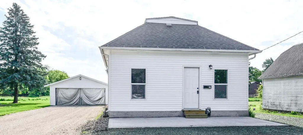 910 East Street Lamont IA 50650