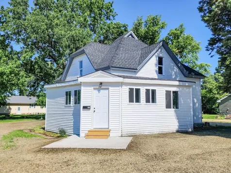 825 Jackson Street Lamont IA 50650