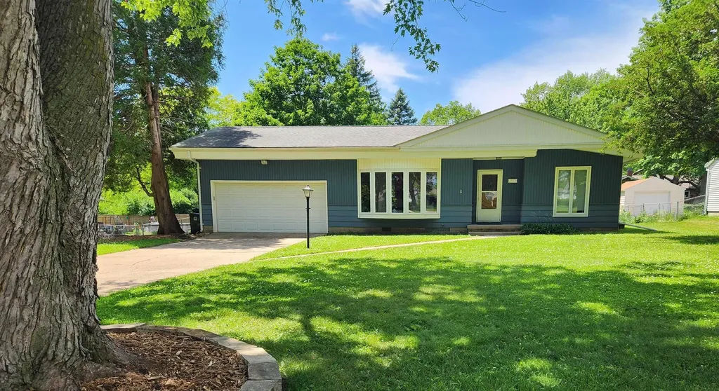 3119 Hillcrest Drive Cedar Falls IA 50613