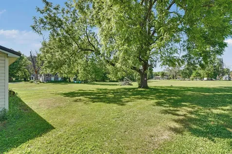 209 Hayes Street W Hazleton IA 50641