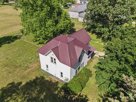 209 Hayes Street W Hazleton IA 50641
