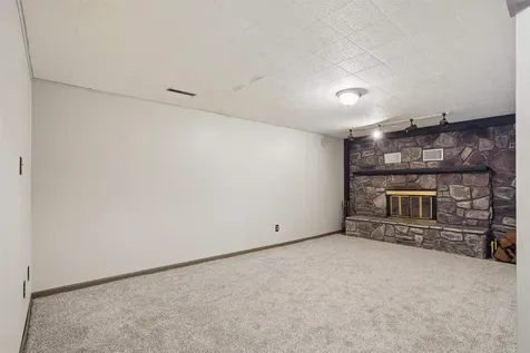 5703 Aster Lane Waterloo IA 50701