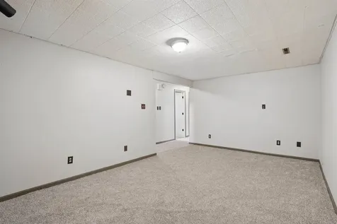 5703 Aster Lane Waterloo IA 50701