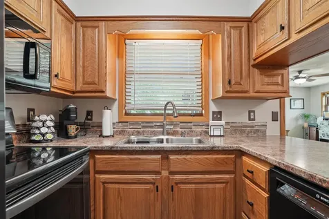 5703 Aster Lane Waterloo IA 50701