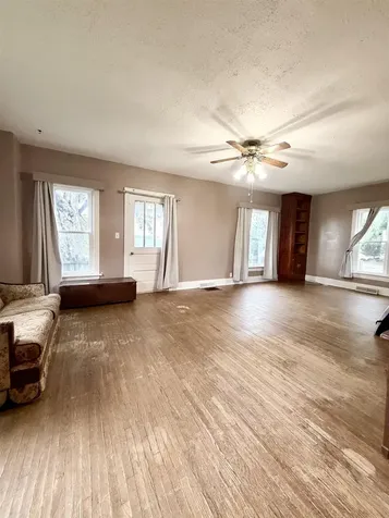 143 S. Elk Run Road Waterloo IA 50707