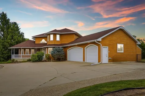 709 Lake Ridge Drive Cedar Falls IA 50613