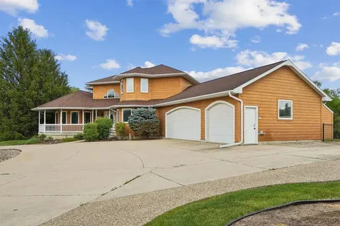 709 Lake Ridge Drive Cedar Falls IA 50613