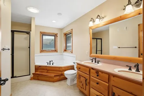 709 Lake Ridge Drive Cedar Falls IA 50613