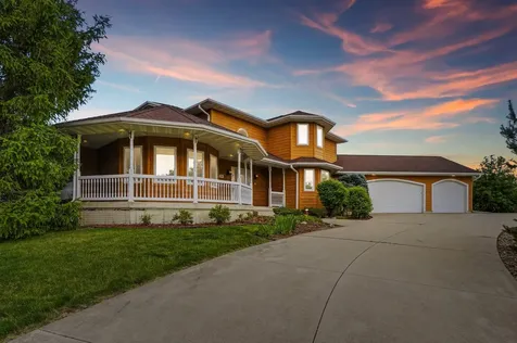 709 Lake Ridge Drive Cedar Falls IA 50613