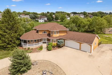 709 Lake Ridge Drive Cedar Falls IA 50613