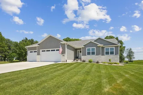 185 Eagle Ridge Drive Waverly IA 50677
