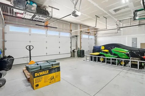 185 Eagle Ridge Drive Waverly IA 50677