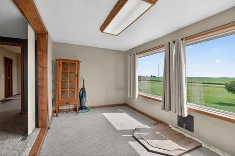 2996 Highway 8 Dysart IA 52224