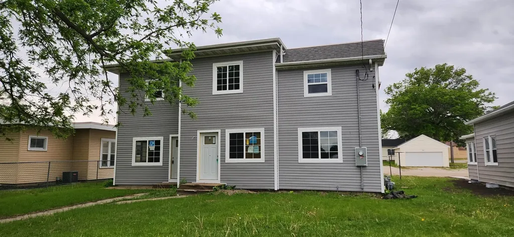 406-408 Gladys Street Waterloo IA 50702