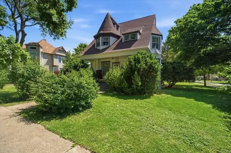203 1st Avenue NE Oelwein IA 50662
