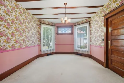 203 1st Avenue NE Oelwein IA 50662