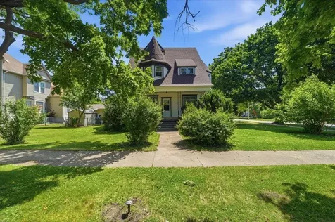 203 1st Avenue NE Oelwein IA 50662