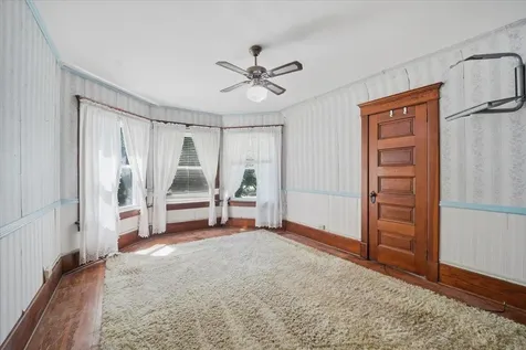 203 1st Avenue NE Oelwein IA 50662