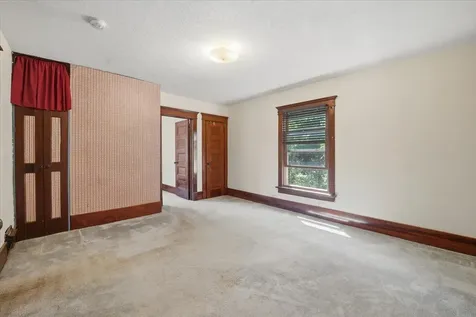 203 1st Avenue NE Oelwein IA 50662