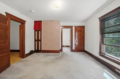 203 1st Avenue NE Oelwein IA 50662