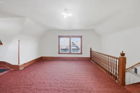 203 1st Avenue NE Oelwein IA 50662