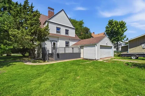 203 1st Avenue NE Oelwein IA 50662