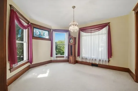 203 1st Avenue NE Oelwein IA 50662