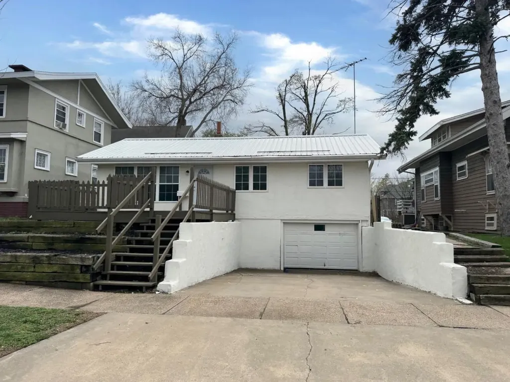1737 SE Bever Avenue Cedar Rapids IA 52403