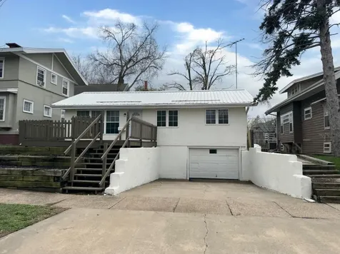 1737 SE Bever Avenue Cedar Rapids IA 52403