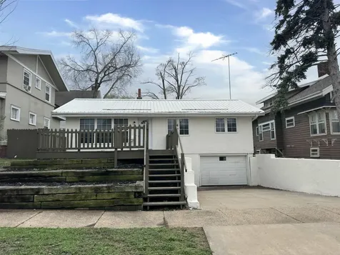 1737 SE Bever Avenue Cedar Rapids IA 52403