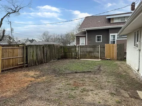 1737 SE Bever Avenue Cedar Rapids IA 52403