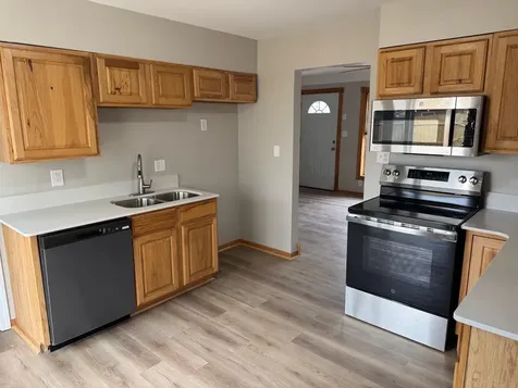 1737 SE Bever Avenue Cedar Rapids IA 52403
