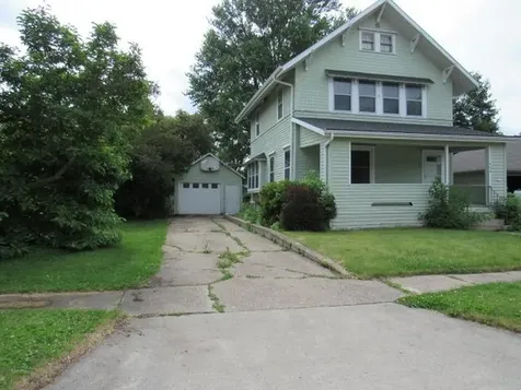 424 S Chestnut Street Monticello IA 52310