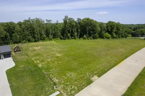 118 Deerfield Circle Waverly IA 50677