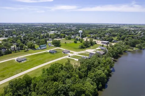 118 Deerfield Circle Waverly IA 50677