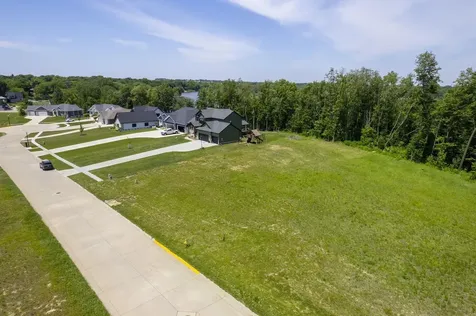 118 Deerfield Circle Waverly IA 50677