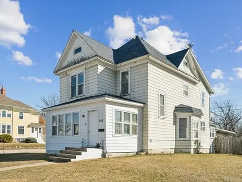 323 N Frederick Avenue Oelwein IA 50662