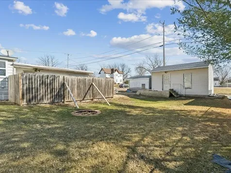 323 N Frederick Avenue Oelwein IA 50662