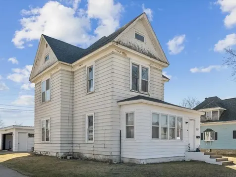 323 N Frederick Avenue Oelwein IA 50662