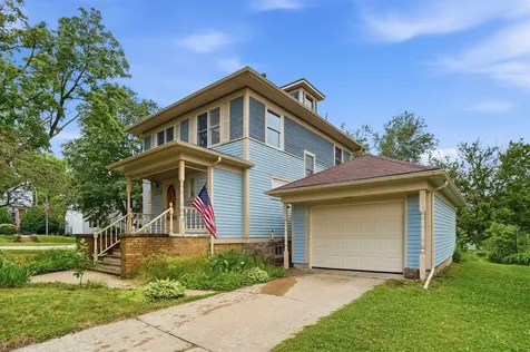 520 2nd Street SE Oelwein IA 50662
