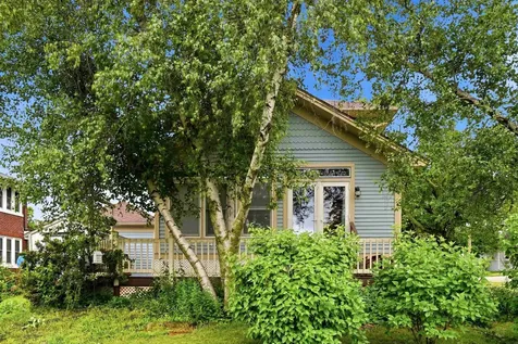 520 2nd Street SE Oelwein IA 50662