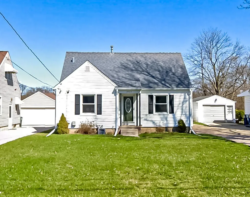 1937 W 7th Street Waterloo IA 50702