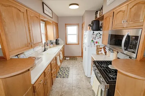 1937 W 7th Street Waterloo IA 50702